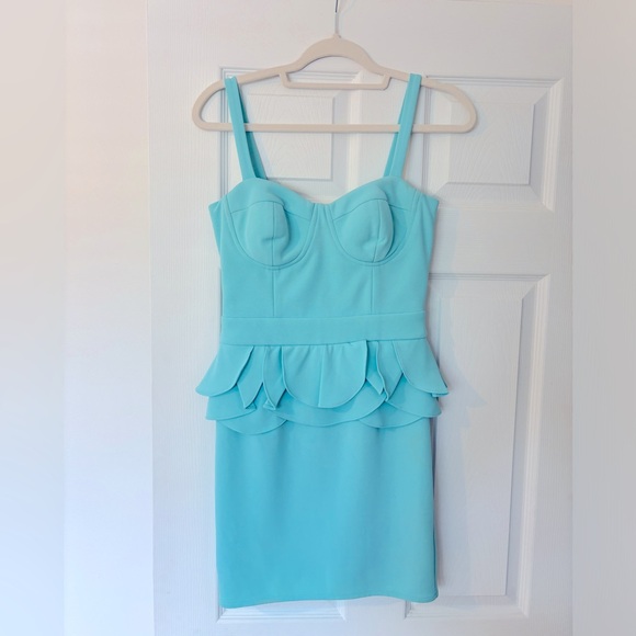 GORGEOUS LIPSY SEA-FOAM GREEN PEPLUM PETAL DRESS US 6 - Picture 1 of 5